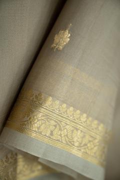 Organza Kadhwa Banarasi Saree with Flower Booti